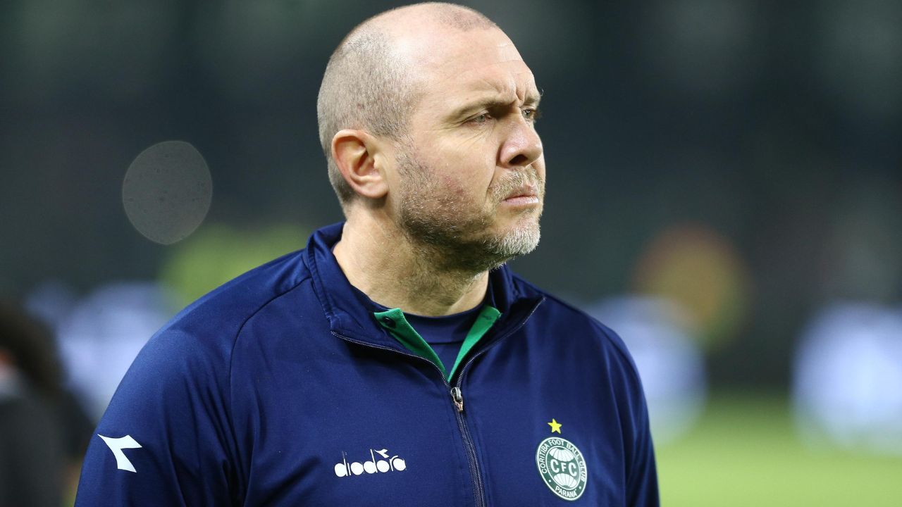 Mozart relembra pancadas para Coritiba “criar casca” e celebra liderança
