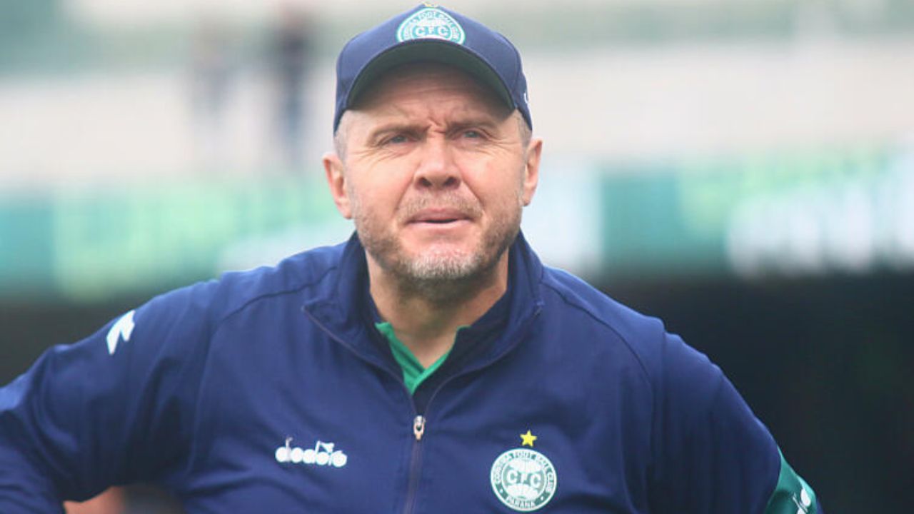Técnico do Coritiba explica por que Geovane Meurer perdeu espaço