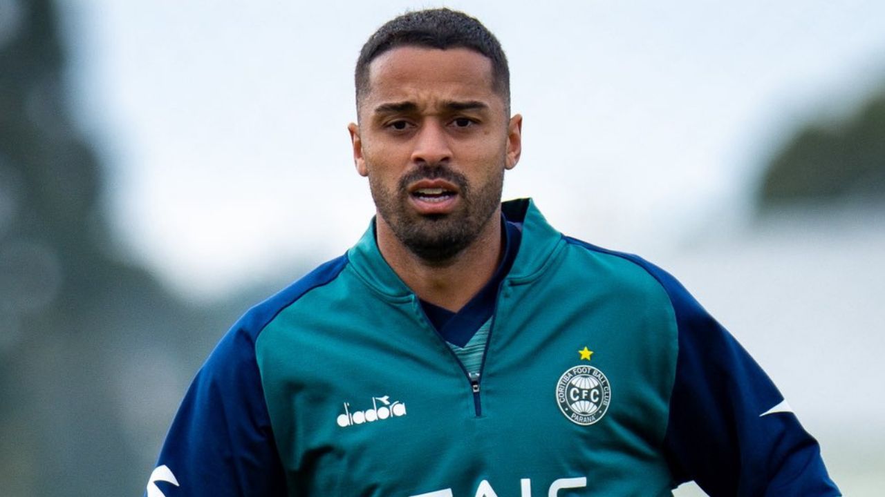 Coritiba tem retorno importante para visitar o CRB; veja as escalações