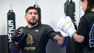 UFC: Poatan usa a própria história para transformar comunidade onde nasceu