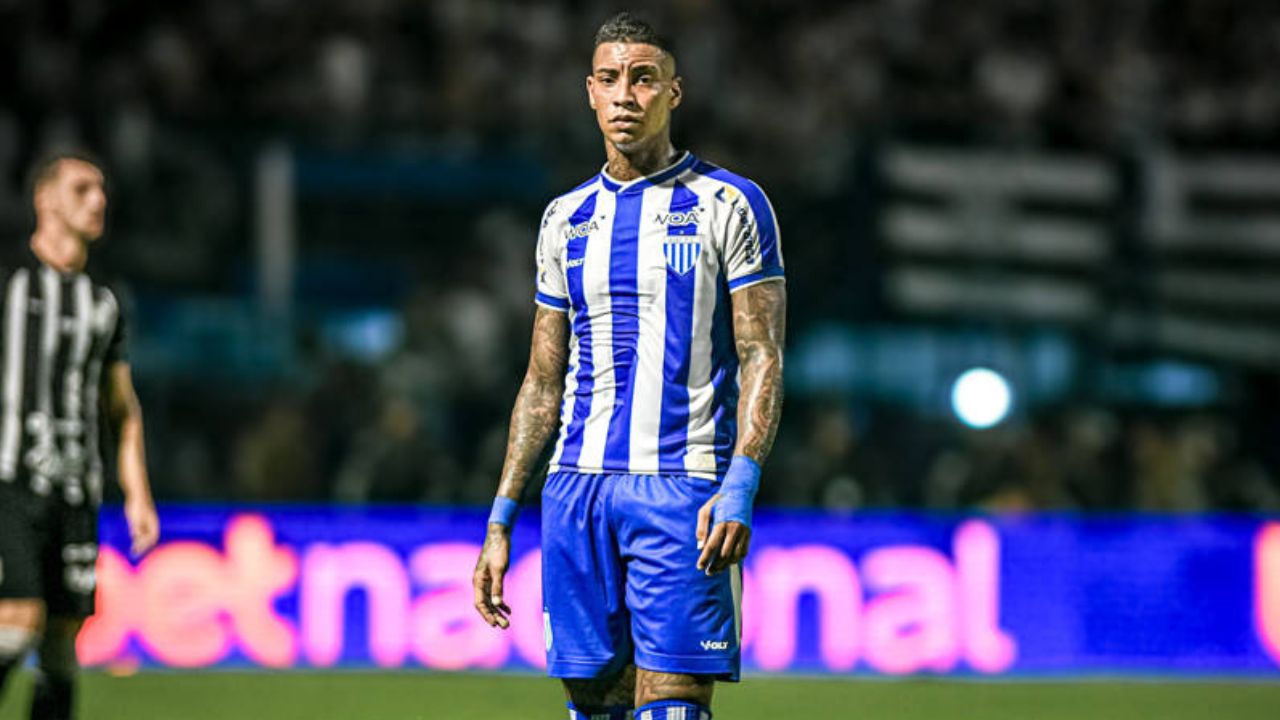 Rival de Coritiba e Athletico pelo acesso enfrenta crise com salários atrasados