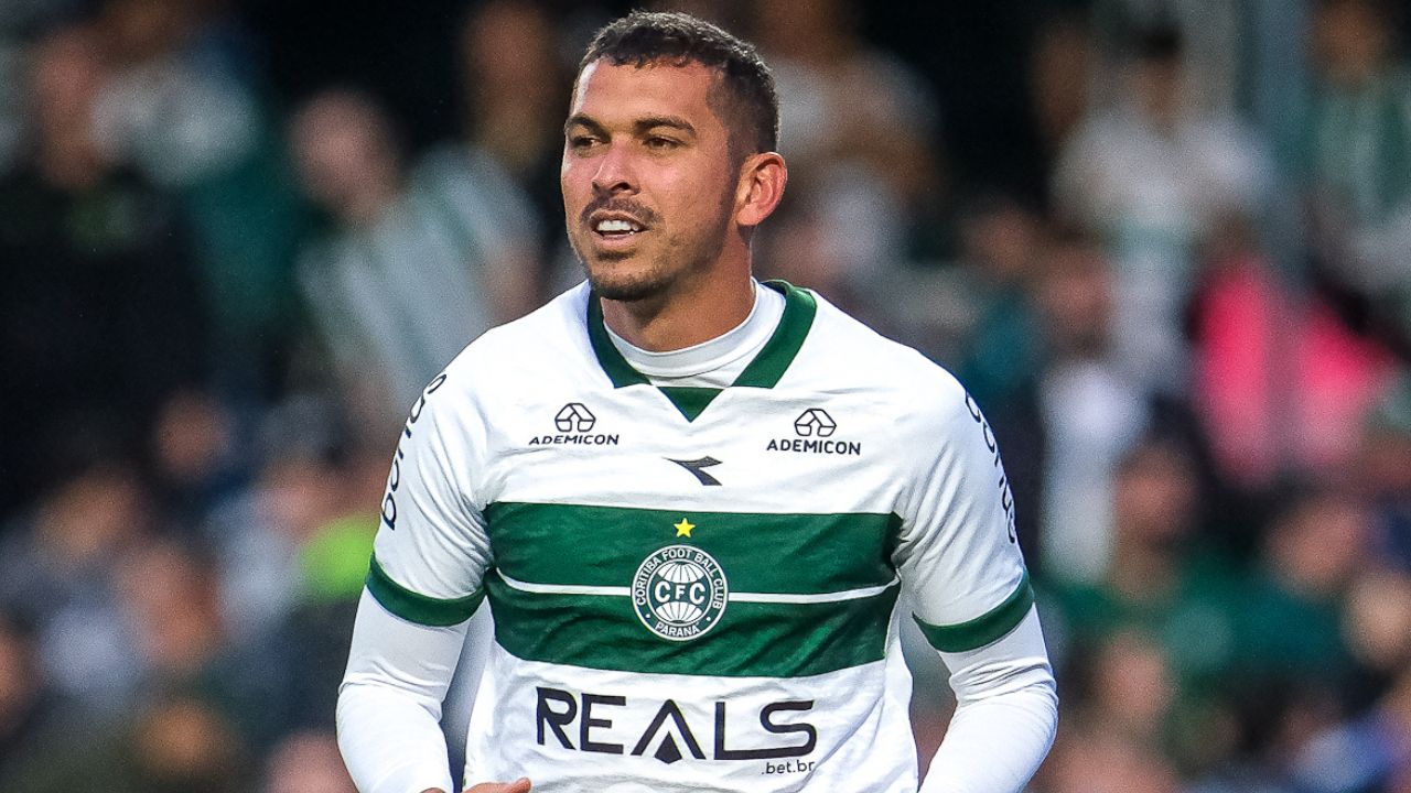 Coritiba tem retorno de trio e encontro com rostos conhecidos; veja as escalações