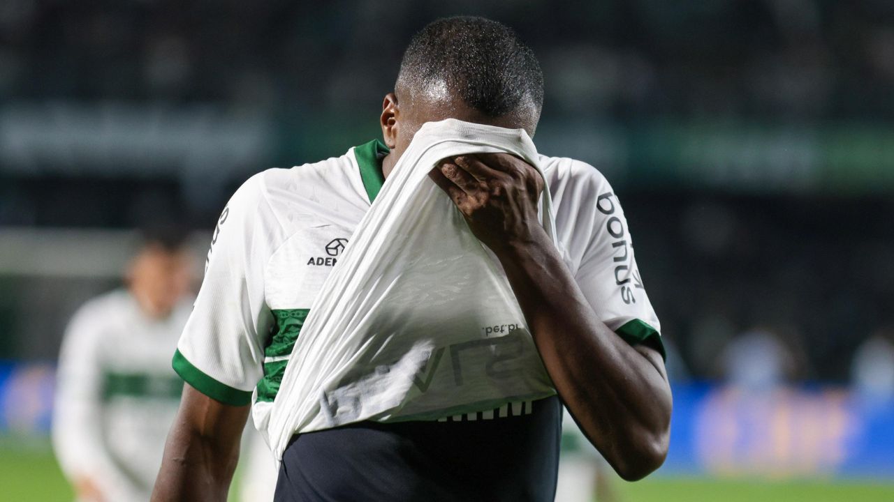 Coritiba é massacrado e perde sequência invicta na Série B