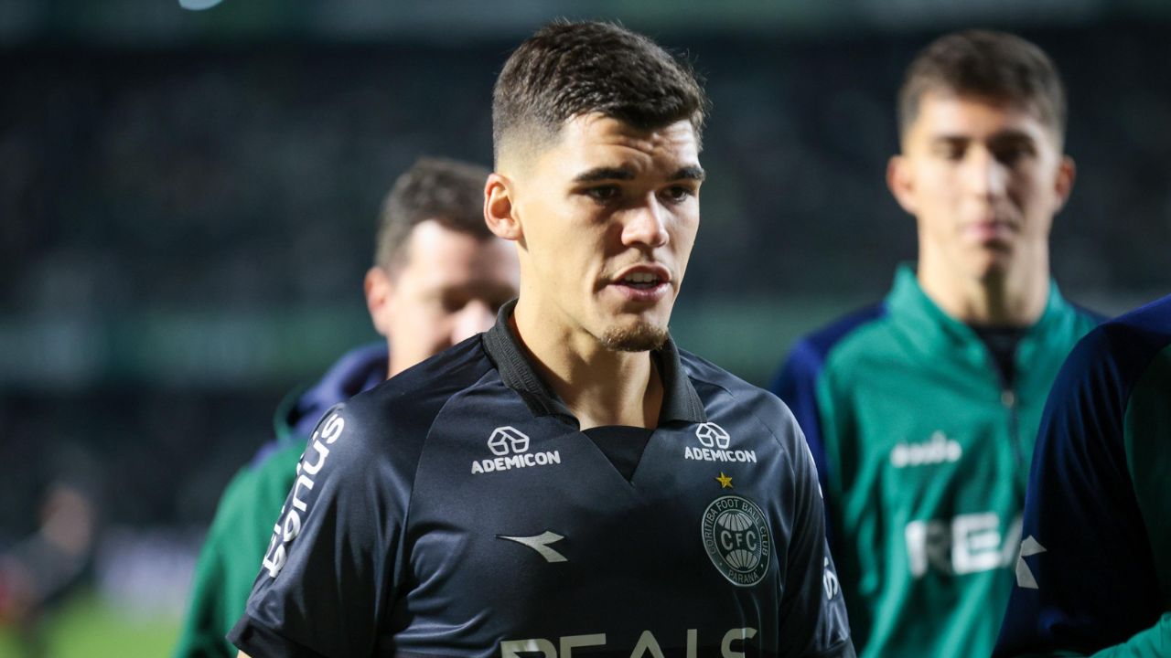 Pedro Morisco tem recorde no Coritiba ofuscado por goleada histórica