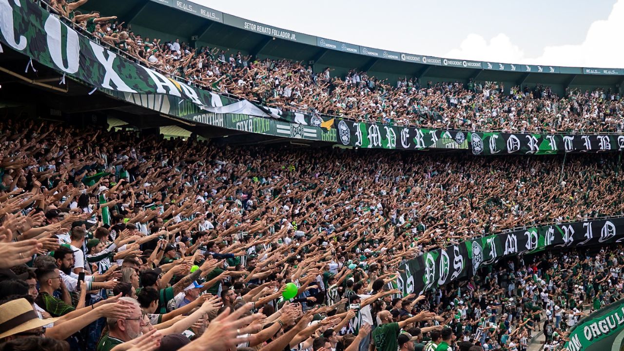 Organizada do Coritiba obtém efeito suspensivo para voltar aos estádios