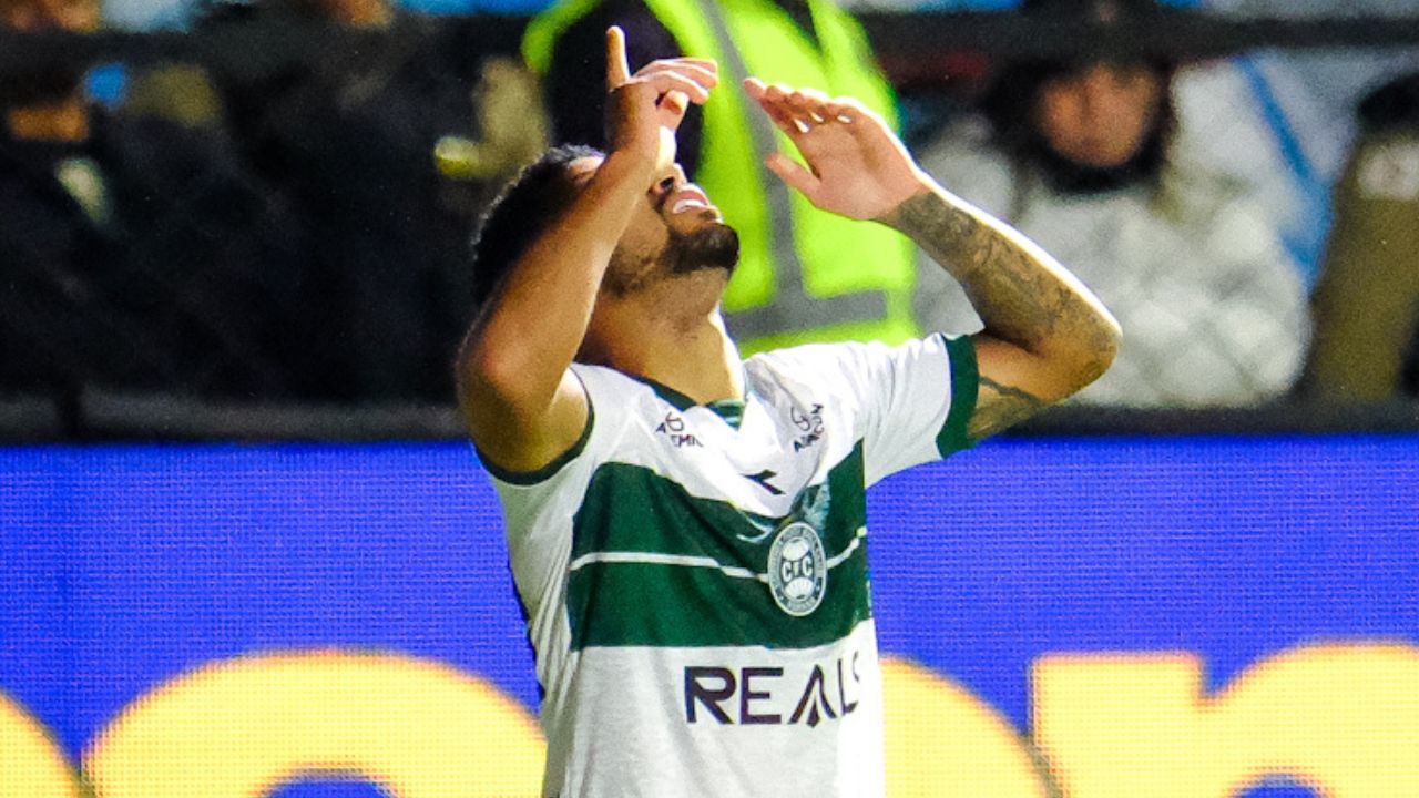 Destaque do Coritiba volta a marcar e garante empate na Série B