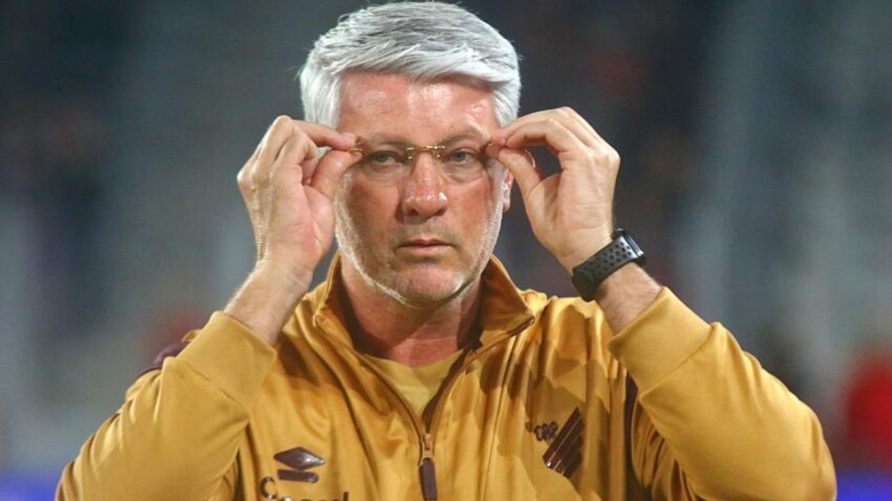 Odair vê luta do Athletico “contra tudo e todos” na Série B