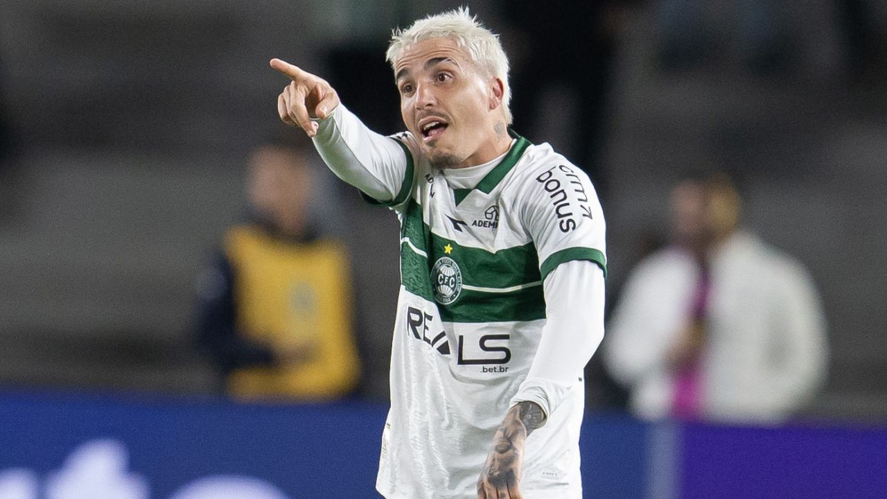 Artilheiro mantém foco do Coritiba na Série B: “Não estamos nem perto”
