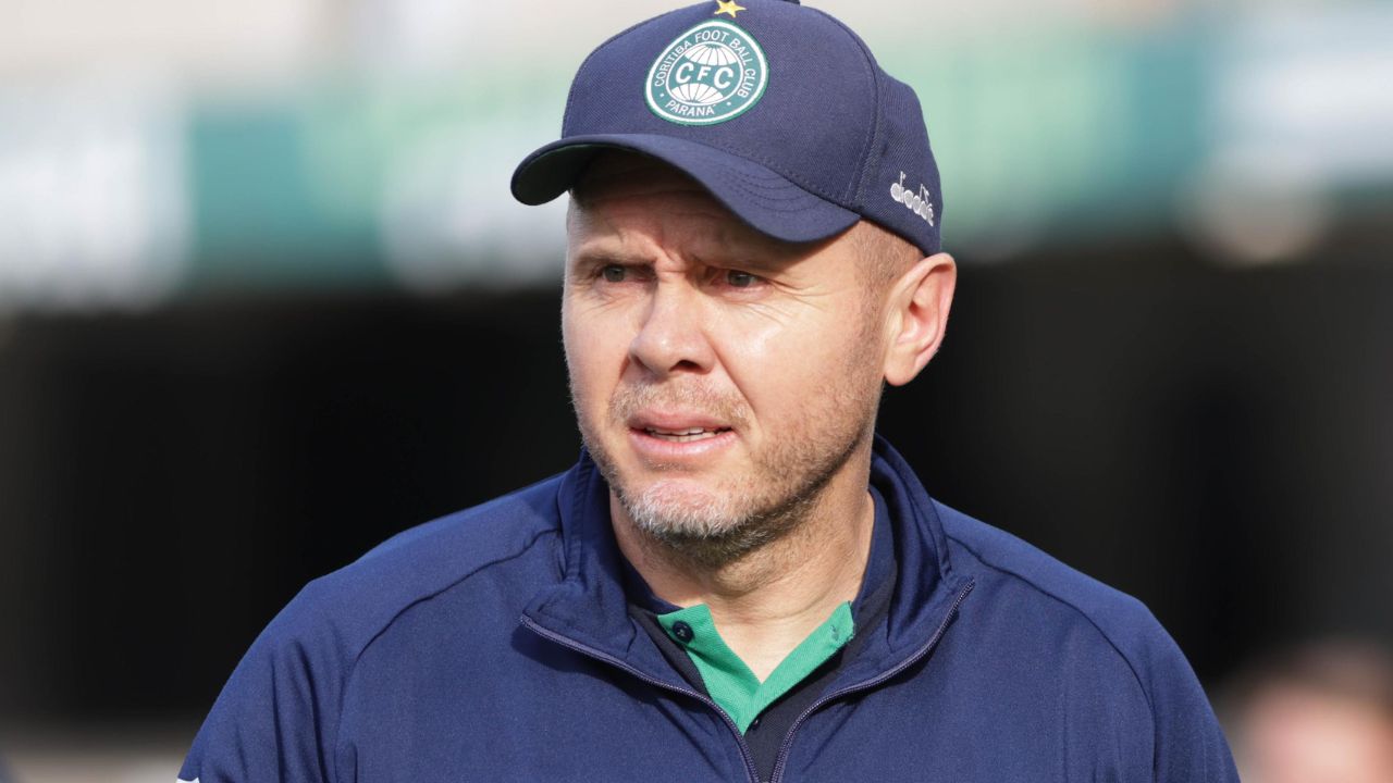 Mozart descarta reforços e admite frustação com fim de turno do Coritiba