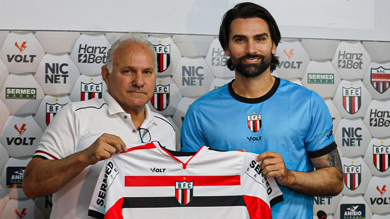 Ex-Coritiba, Léo Gamalho está perto de entrar para a história
