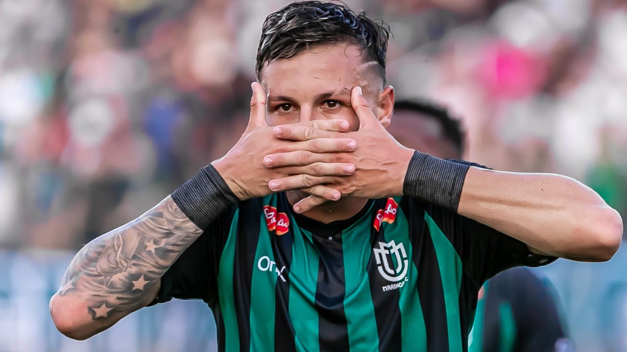Alvo de Athletico e Coritiba, atacante revelado no Santos define novo clube