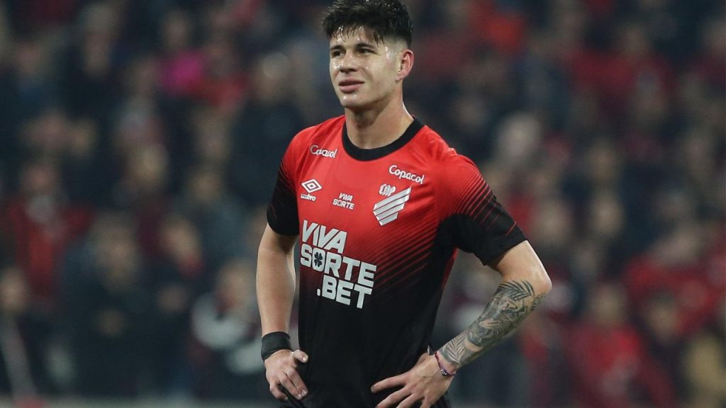 O meia argentino Bruno Zapelli durante Athletico x São Paulo, pela Copa do Brasil.