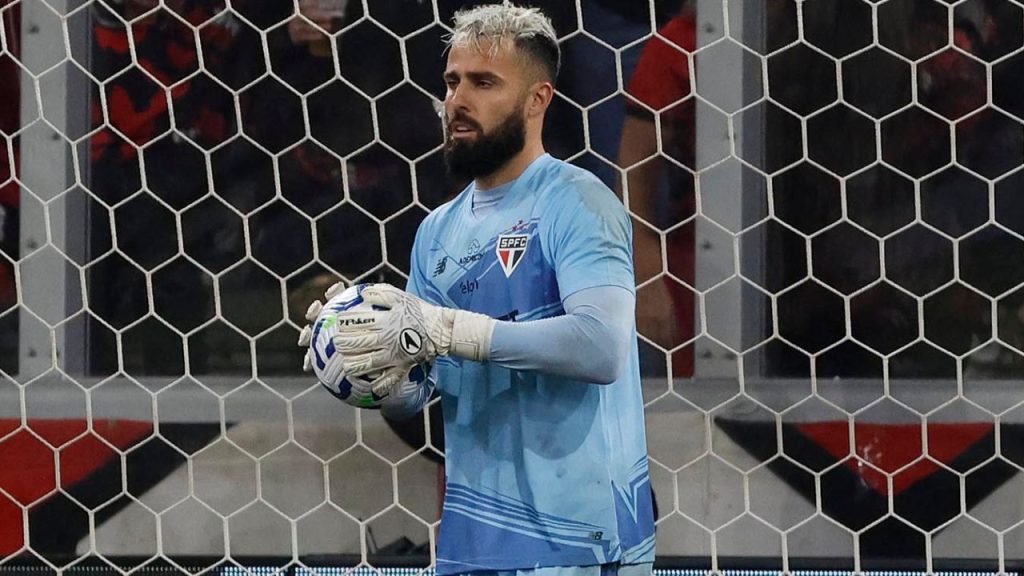 jandrei goleiro são paulo eliminação athletico