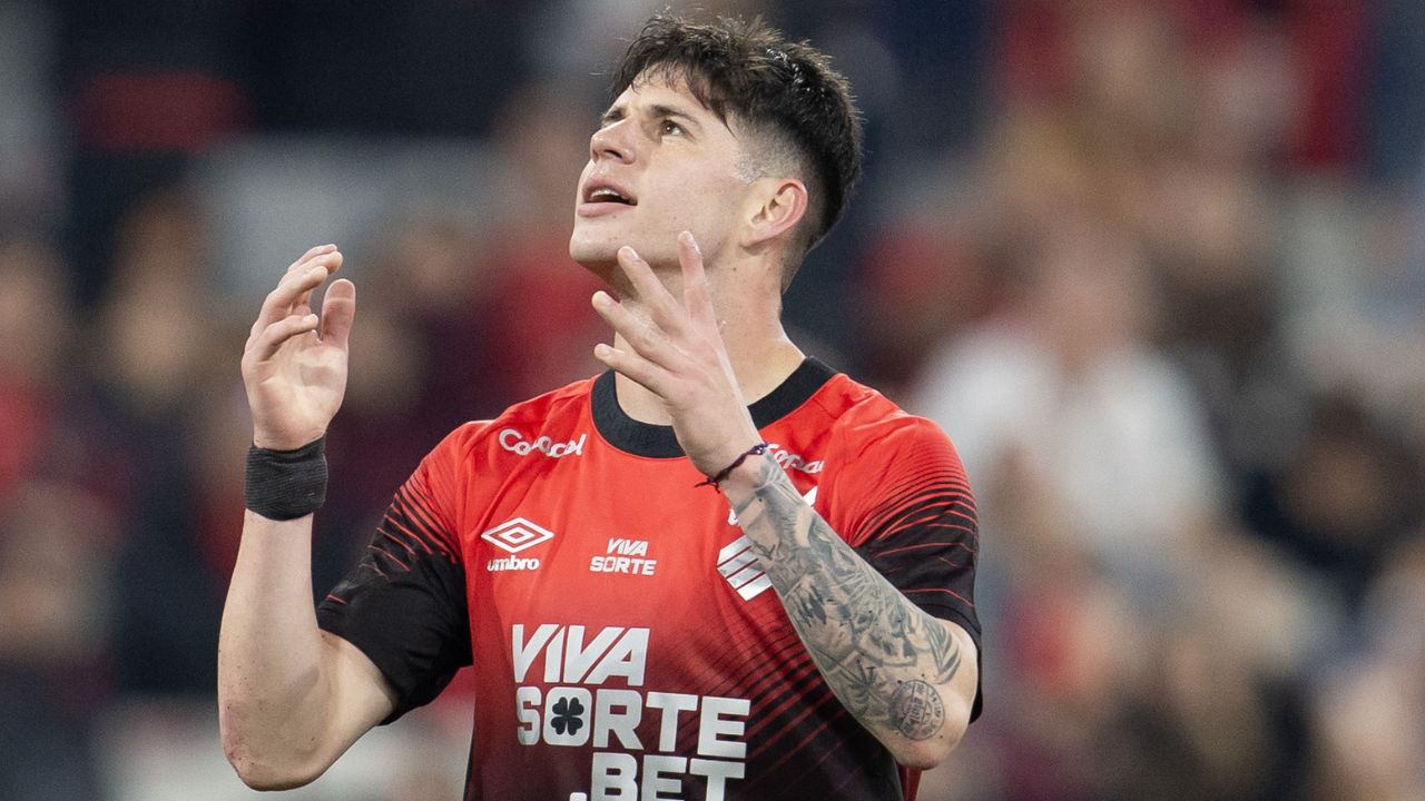 Athletico repete roteiro, perde de virada e segue patinando na Série B