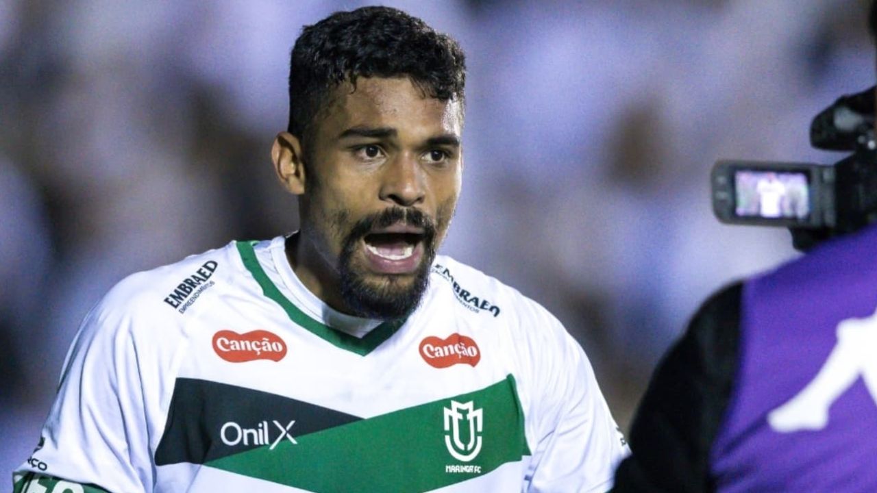 Jogo do Maringá termina com bombas e rojões nas arquibancadas; vídeo