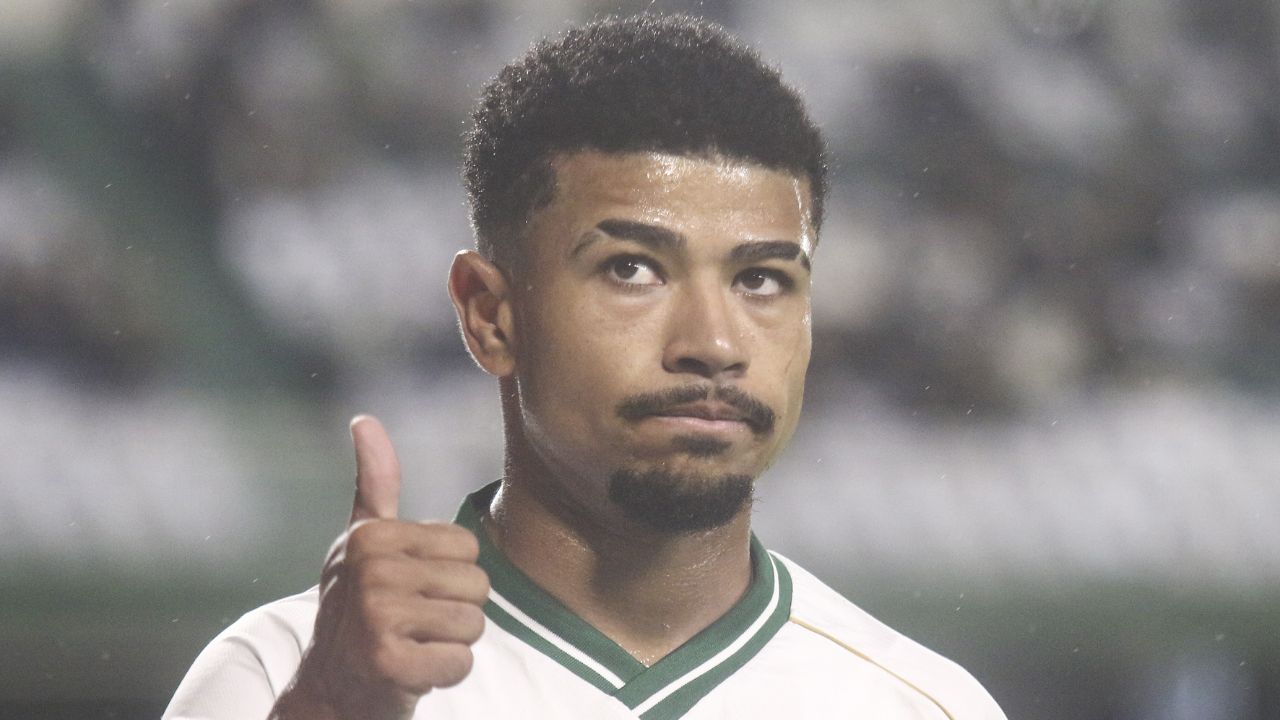 Destaque do Coritiba tem queda de rendimento e busca recuperação