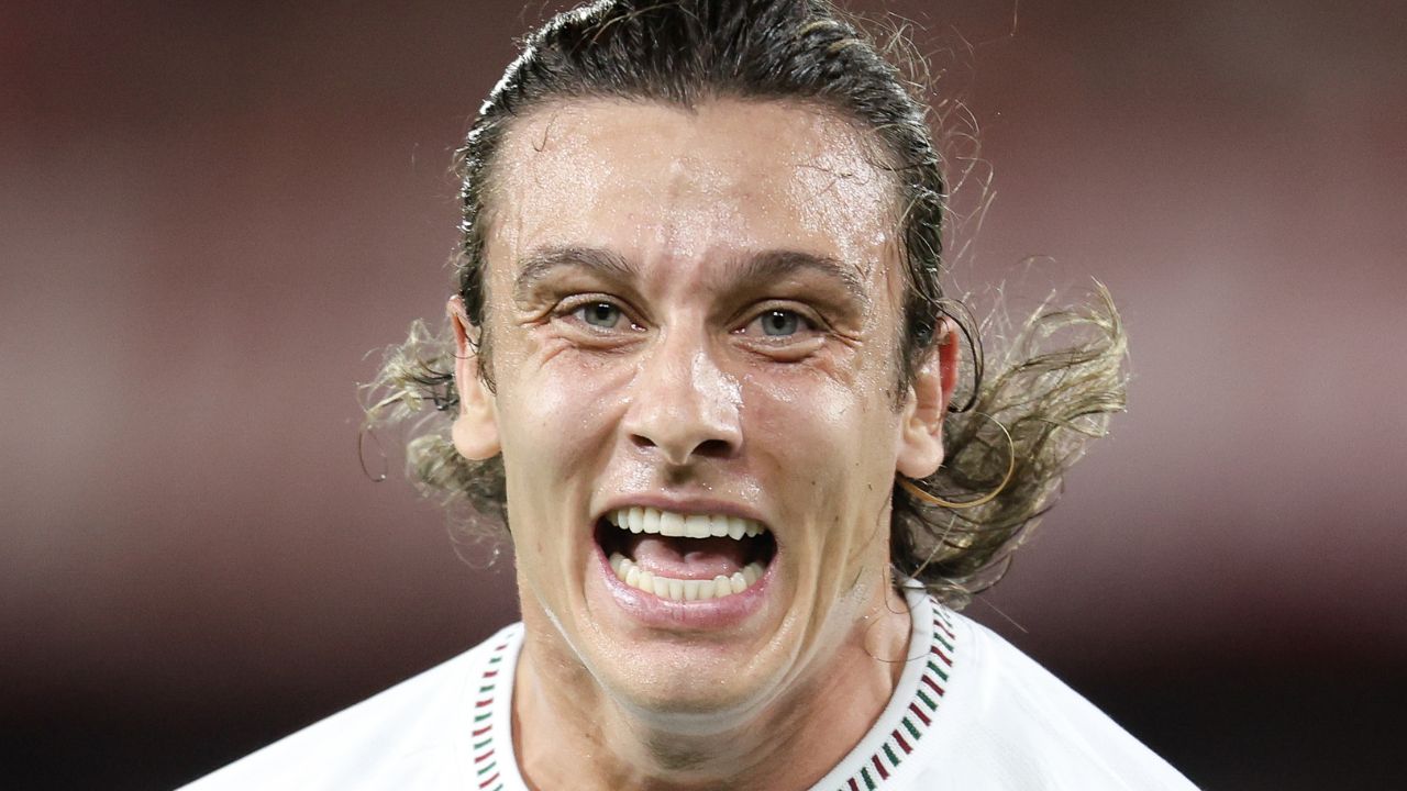 Gringo ex-Athletico marca golaço em vitória do Fluminense na Sul-Americana