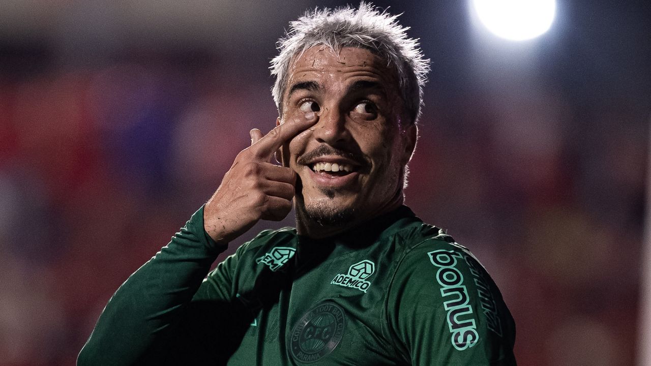 Coritiba conta com tropeço do Goiás e vira líder isolado da Série B