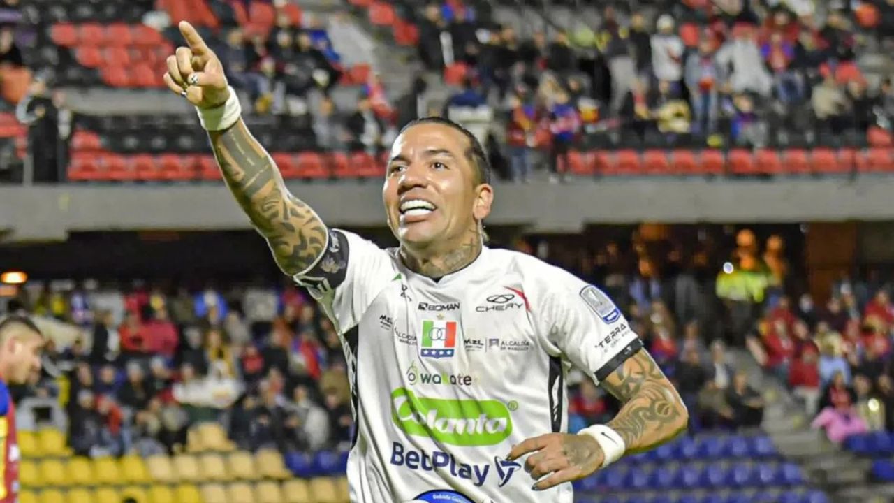 Aos 39 anos, ex-Athletico renasce como artilheiro da Sul-Americana