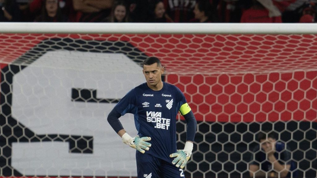 Athletico x Novorizontino goleiro Santos