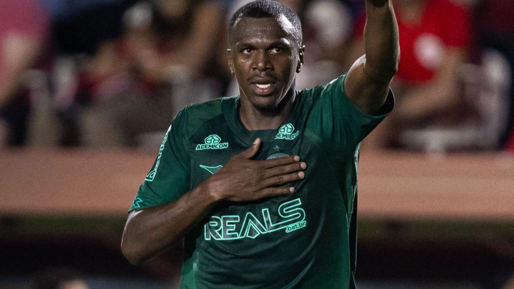 Zagueiro Jacy marcou gol no jogo contra o Vila Nova, pela rodada 20 da Série B.