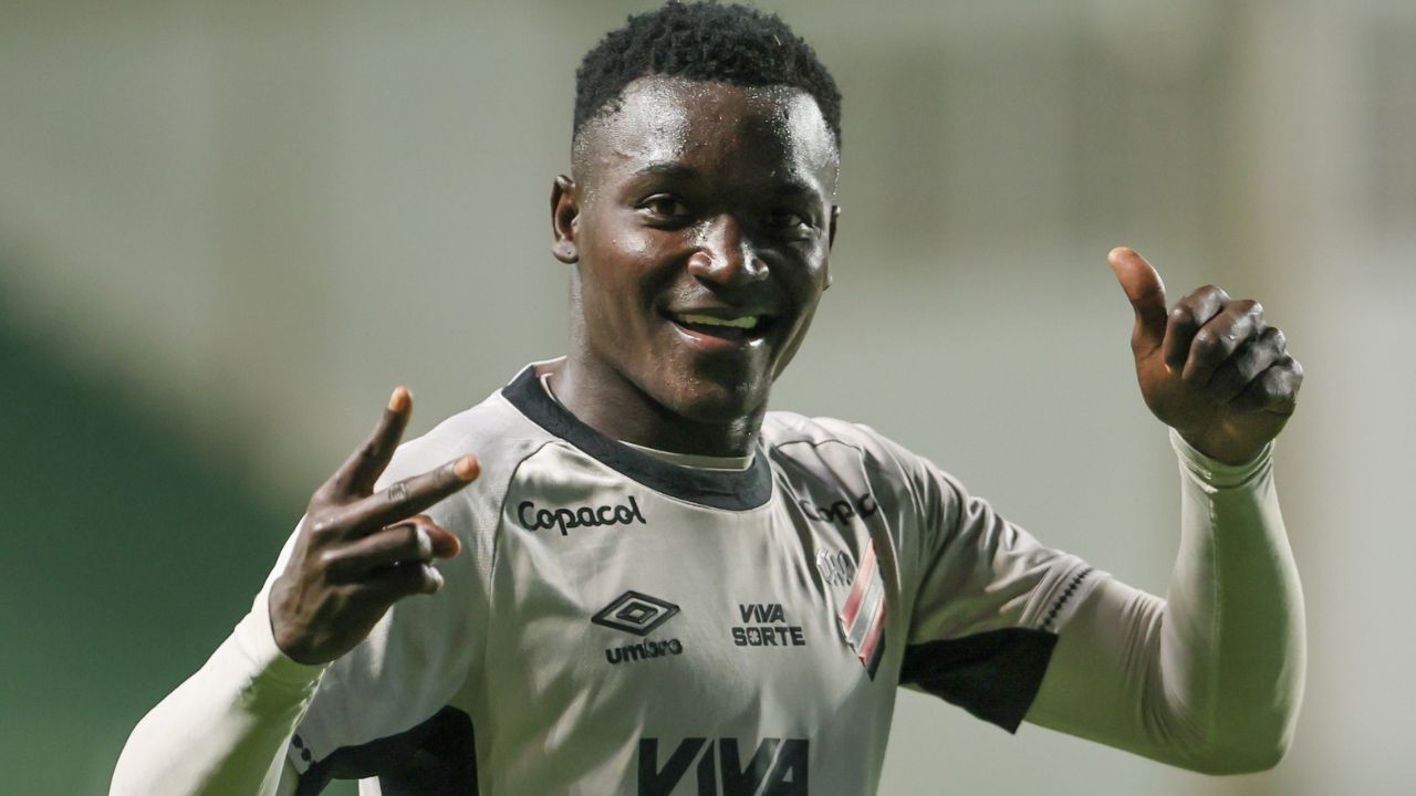 Imparável! Athletico vence sexto jogo seguido, mas segue fora do G4