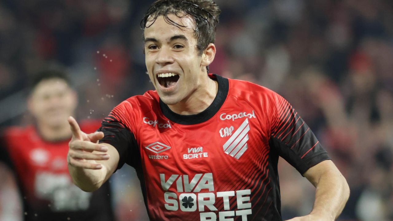 Athletico deveria apresentar joia para o Brasil contra o Corinthians
