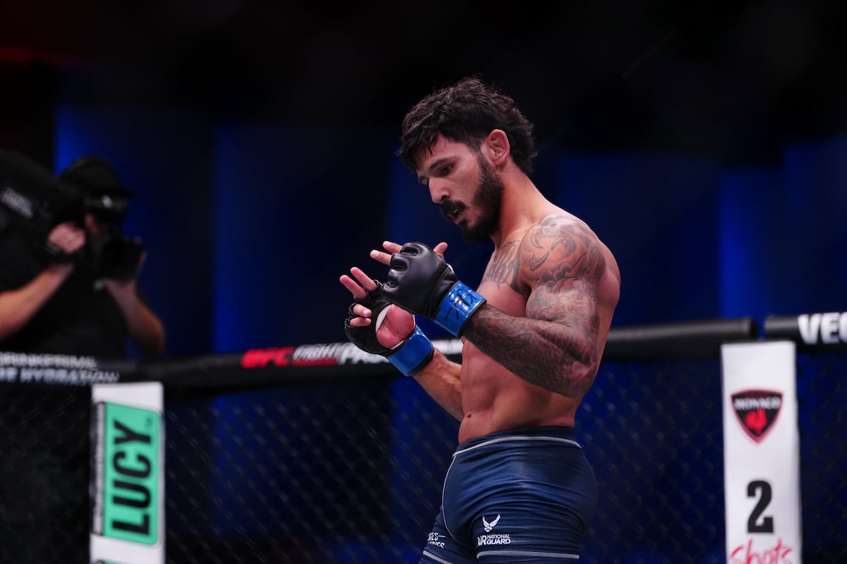 Lutador paranaense impressiona Dana White com nocaute e assina com o UFC