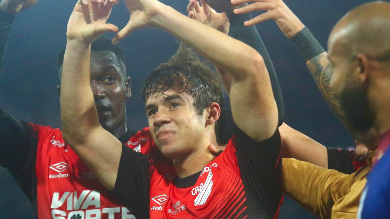 Jovem promessa do Athletico entra na mira de gigante europeu
