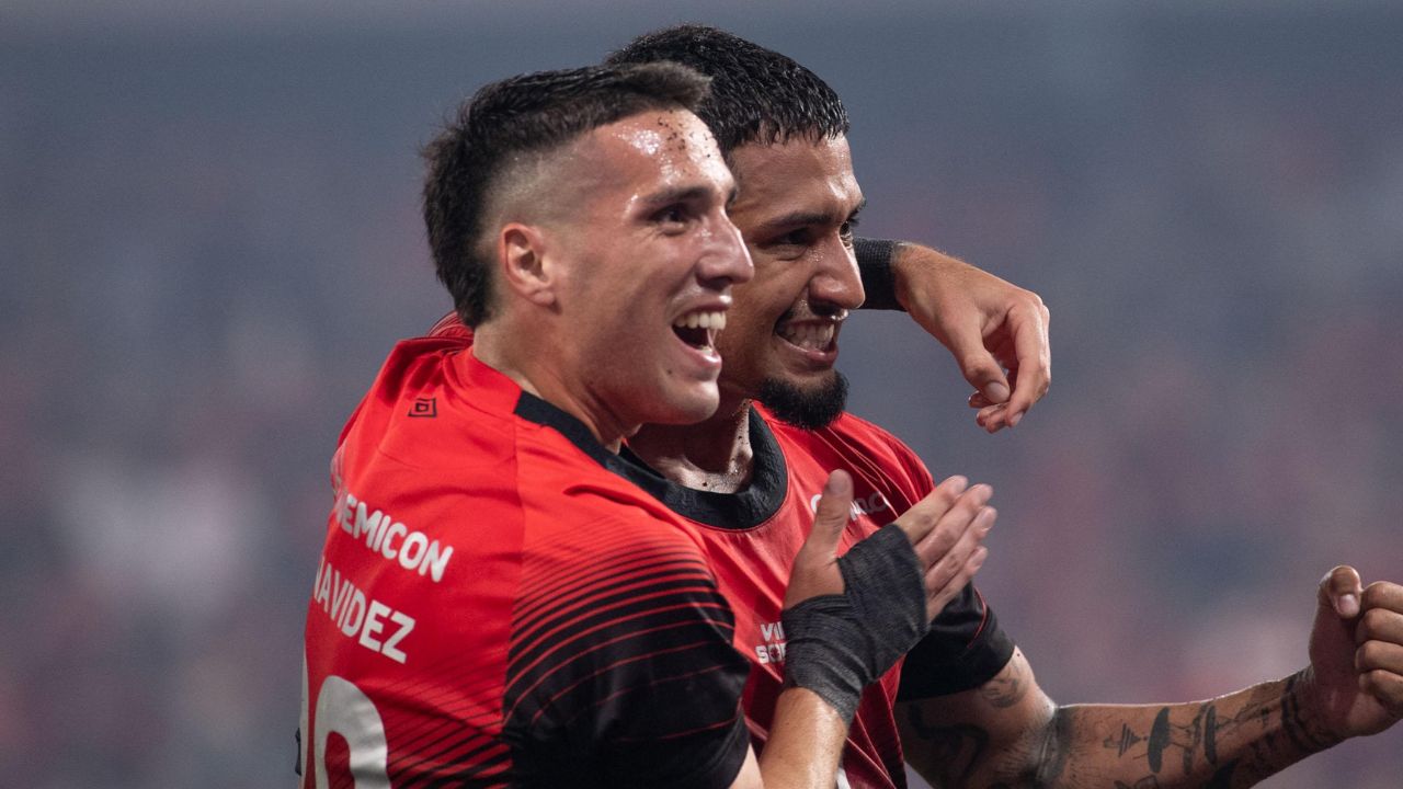 Athletico embala maior sequência de vitórias da Série B e cola no G4