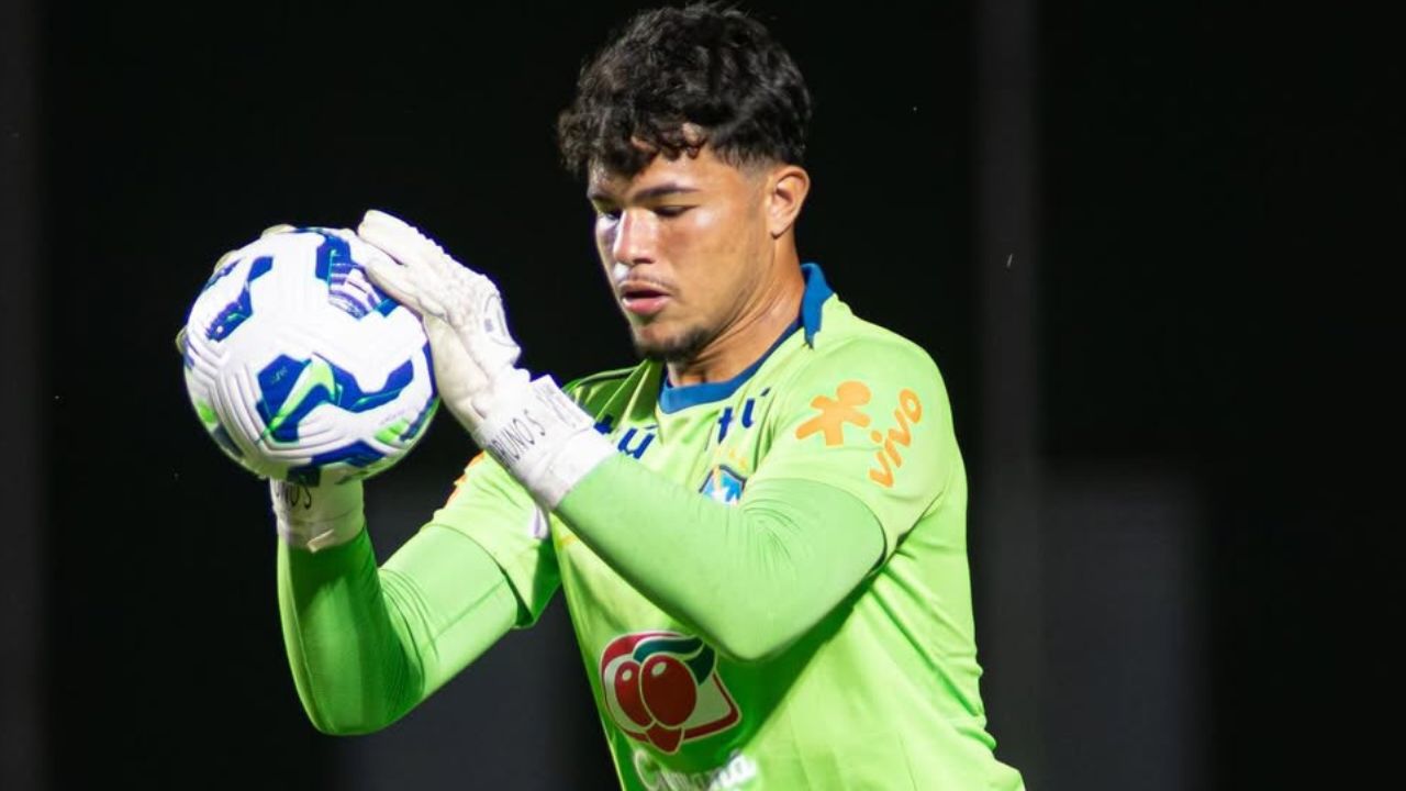 Bruninho Samudio, filho de Eliza Samudio, defende pênalti pela seleção brasileira; assista