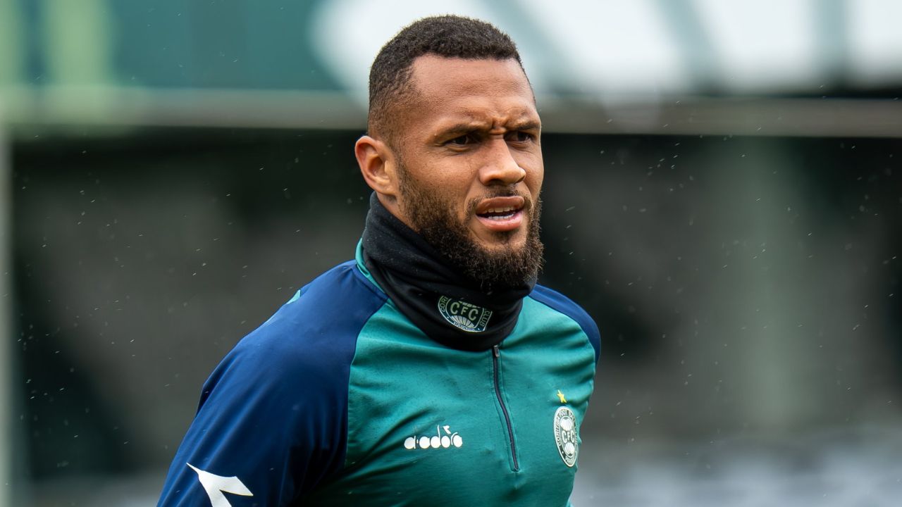 Atacante se redime com torcida e revela como Coritiba tenta evitar ansiedade pelo acesso