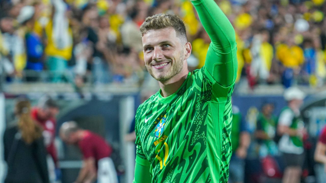 Com quinteto ex-Athletico, Coritiba e Paraná, Brasil massacra em teste para a Copa