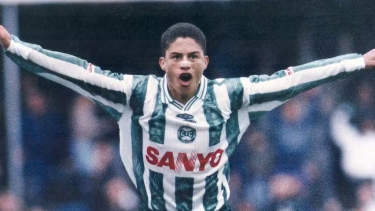 Entregou? Há 30 anos, Coritiba atropelou o Athletico em jogo decisivo da Série B