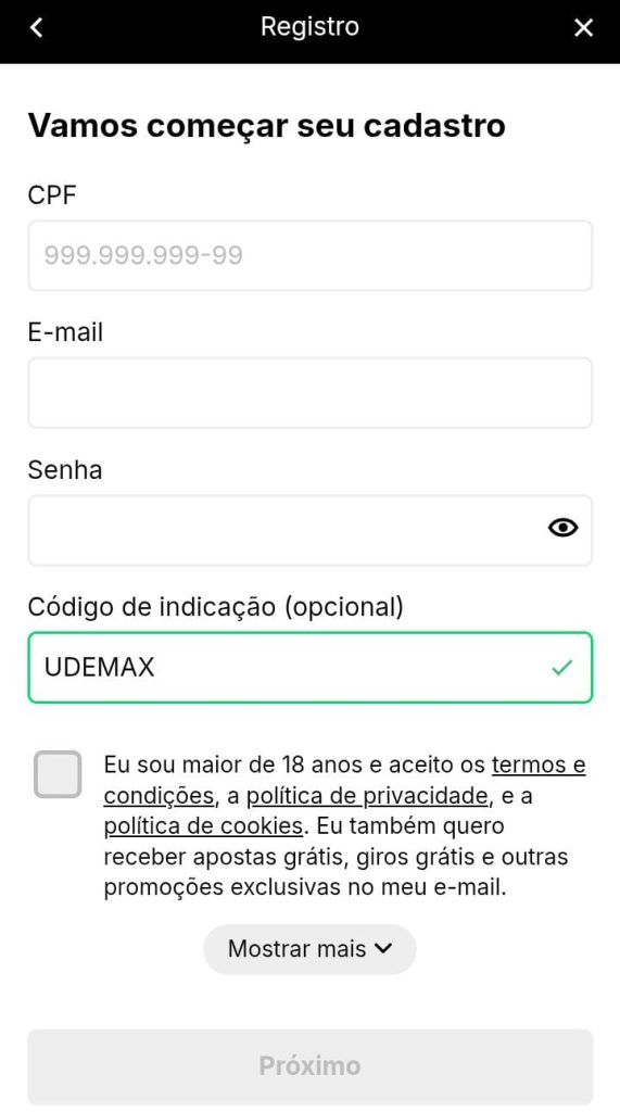 Formulário de registro da KTO, com campos de CPF, e-mail, senha e código de indicação preenchido com UDEMAX