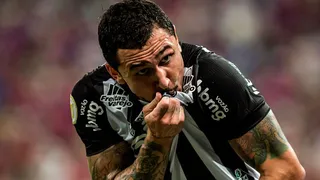 Ex-Athletico, meia Vina acerta retorno a ex-clube