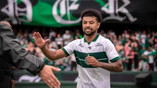 Seabra explica saída de Ronier antes dos pênaltis em eliminação do Coritiba