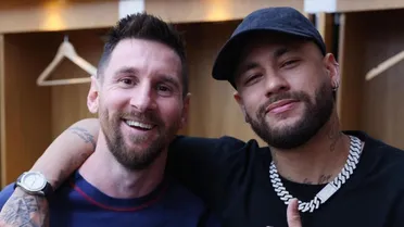 Neymar se despede de Lionel Messi no Paris Saint-Germain