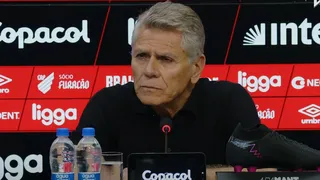 Autuori aponta maior erro do Athletico no centenário e fala sobre presença de Petraglia