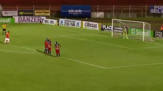 Foi pênalti? Confira lance polêmico que definiu a semifinal do Paranaense
