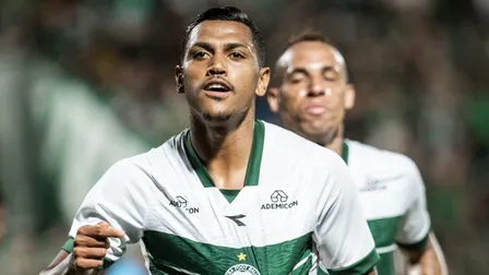 “Sinergia”: Atacante do Coritiba explica eficiência do setor no Brasileirão