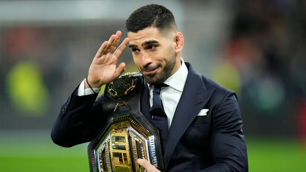Ilia Topuria com cinturão do UFC. Foto: Icon sport