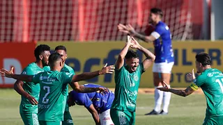 Paraná perde para o Guarani no fim e aumenta jejum com Micale