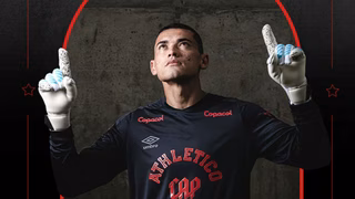 Athletico lança camisa de goleiro inspirada em ídolo histórico
