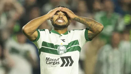 Sob gritos de “vergonha”, Coritiba é eliminado pelo Santos e entra em crise no Couto