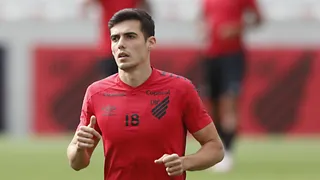 Athletico terá meio de campo desfalcado em confronto direto com Corinthians
