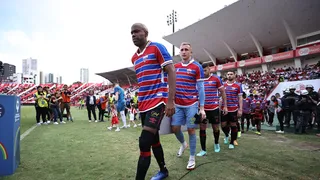 Jogadores do Sport entram em campo com camisa do Fortaleza após atentado
