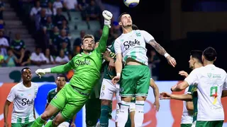 Goleiro do Coritiba toma atitude polêmica e pode ter negociação cancelada