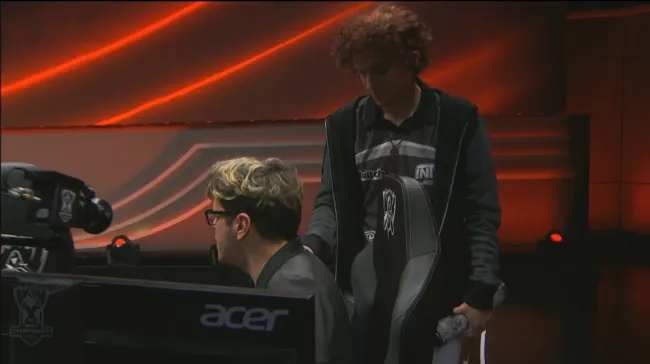 Dupla Micão e Jockster ainda precisam mostrar serviço no mundial. Créditos: Transmissão/Riot Games