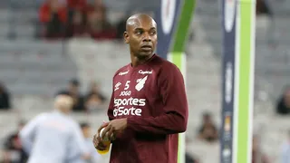 Fernandinho inicia conversas com Athletico para renovação de contrato